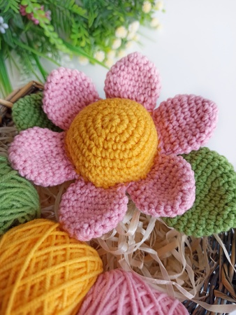 Crochet flower pattern, easy crochet tutorial, crochet baby rattle