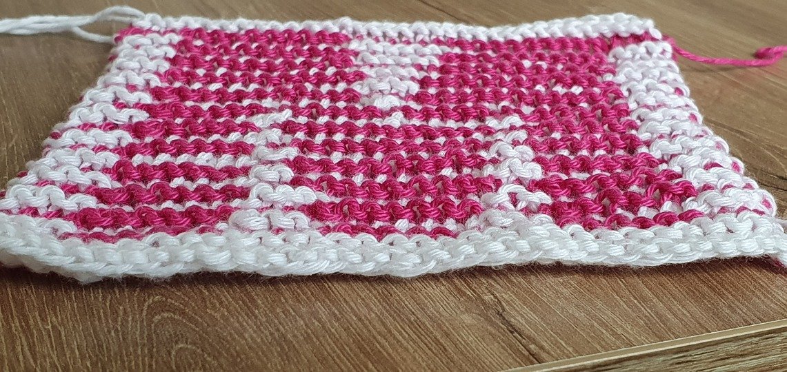 Schattenstricken, Illusionsstricken, Buchstabe "M"