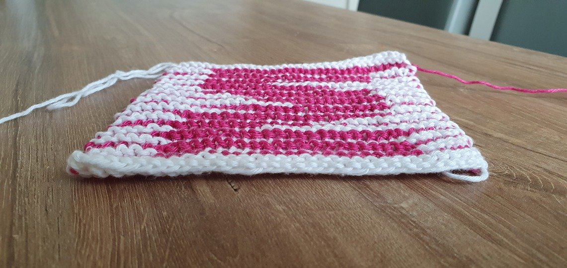 Schattenstricken, Illusionsstricken, Buchstabe "M"