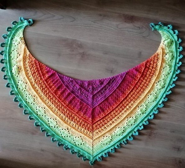 Häkelanleitung flaches Dreieckstuch "Pfirsichreise"