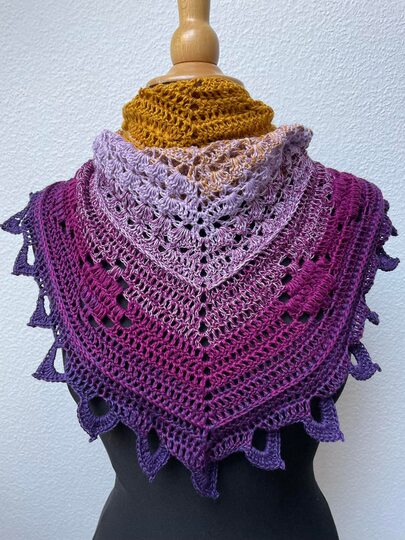 Häkelanleitung flaches Dreieckstuch "Pfirsichreise"