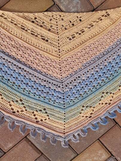 Häkelanleitung flaches Dreieckstuch "Pfirsichreise"