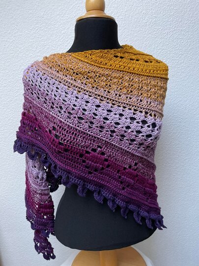 Häkelanleitung flaches Dreieckstuch "Pfirsichreise"