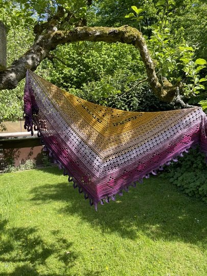 Häkelanleitung flaches Dreieckstuch "Pfirsichreise"