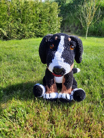 DIY Häkelanleitung für einen kuscheligen Berner Sennenhund