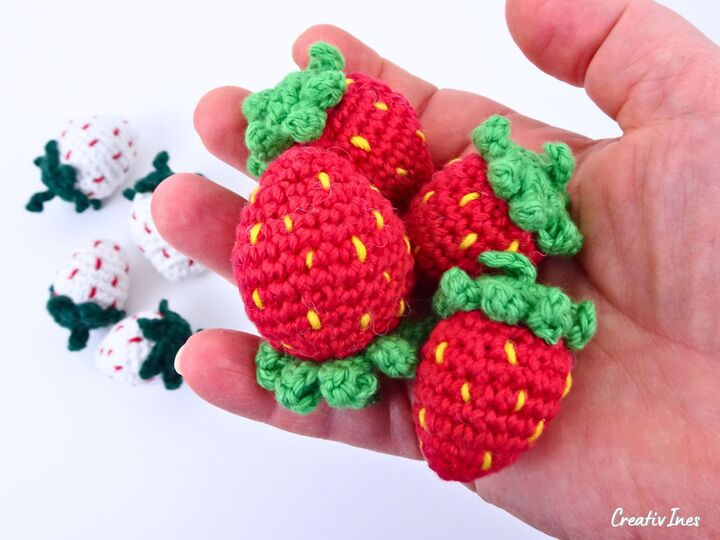 Häkelanleitung Erdbeeren in 3 Größen inkl. Blatt, Blüte & Anwendungstipps