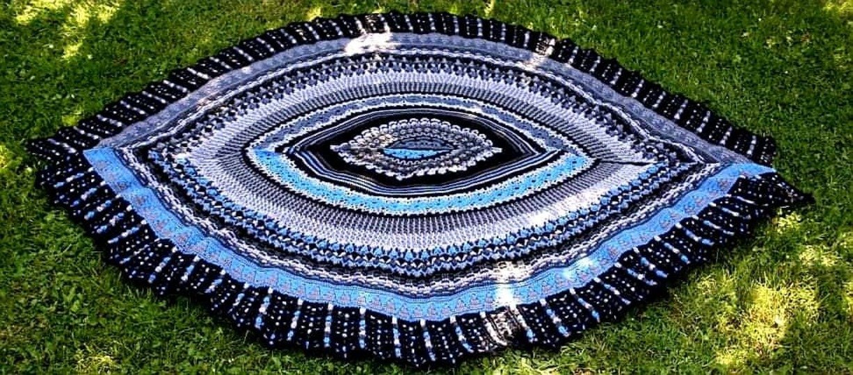 "Mali" - halbrundes abwechslungsreiches Häkeltuch