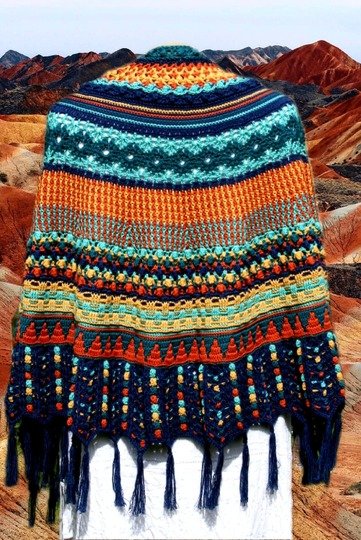 "Mali" - halbrundes abwechslungsreiches Häkeltuch