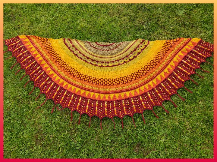 "Mali" - halbrundes abwechslungsreiches Häkeltuch