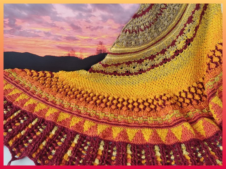 "Mali" - halbrundes abwechslungsreiches Häkeltuch