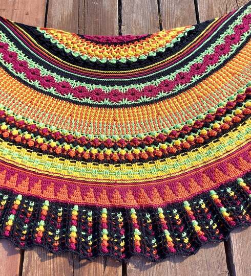 "Mali" - halbrundes abwechslungsreiches Häkeltuch