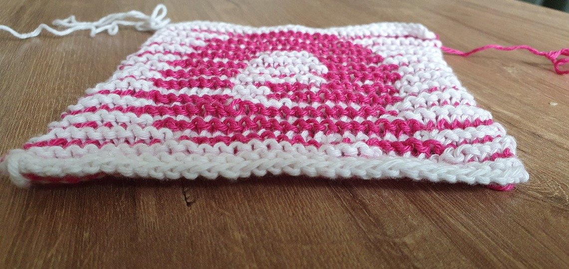 Schattenstricken, Illusionsstricken, Buchstabe "Q"