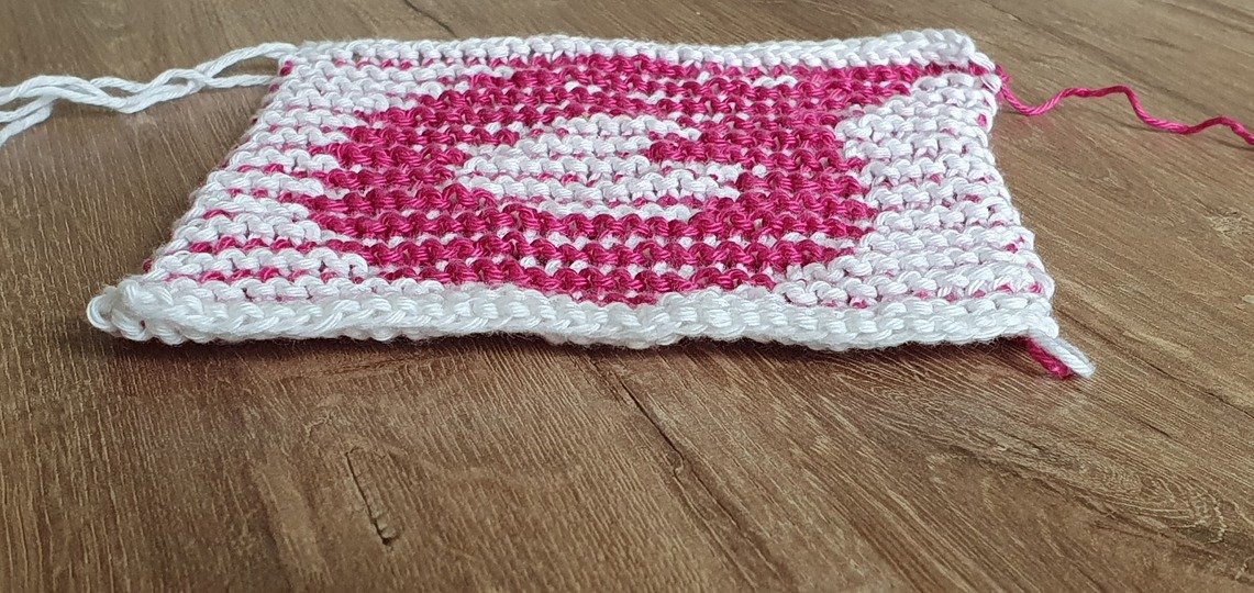 Schattenstricken, Illusionsstricken, Buchstabe "Q"