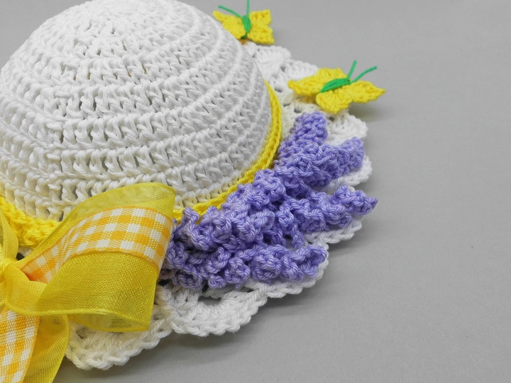Crochet decoration lavender hat