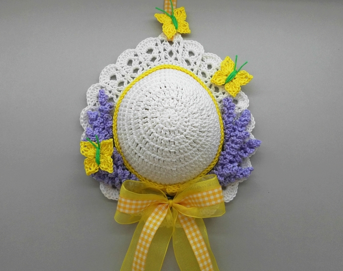 Crochet decoration lavender hat