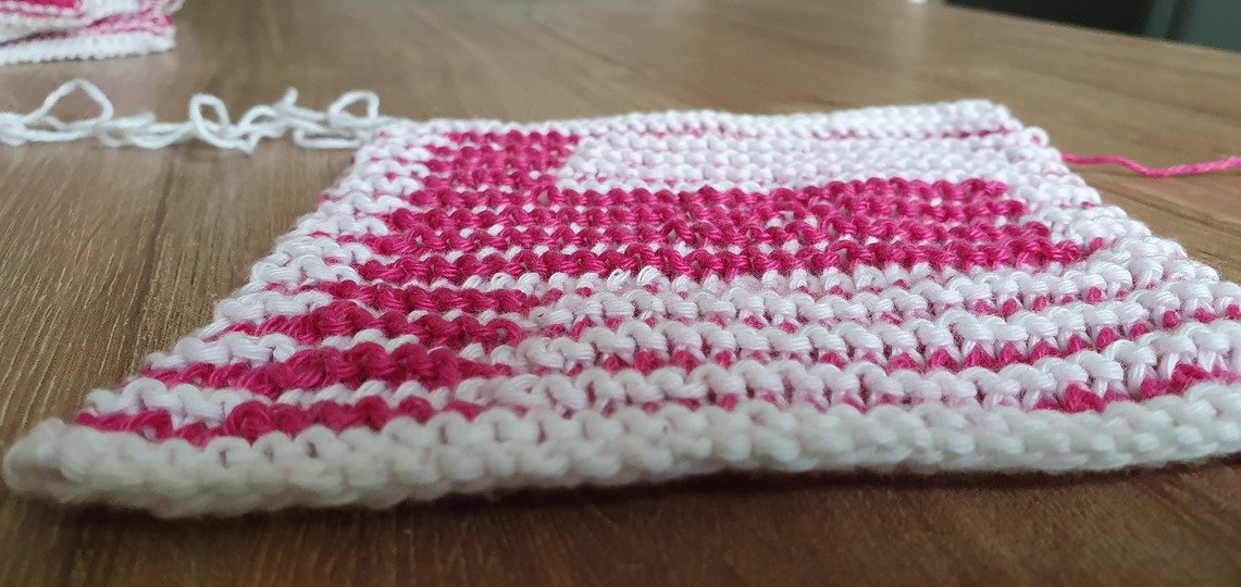 Schattenstricken, Illusionsstricken, Buchstabe "T"