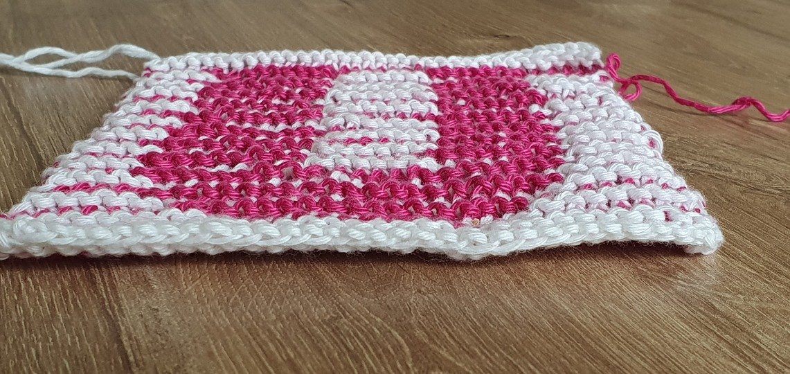 Schattenstricken, Illusionsstricken, Buchstabe "U"