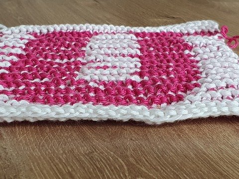 Schattenstricken, Illusionsstricken, Buchstabe "U"