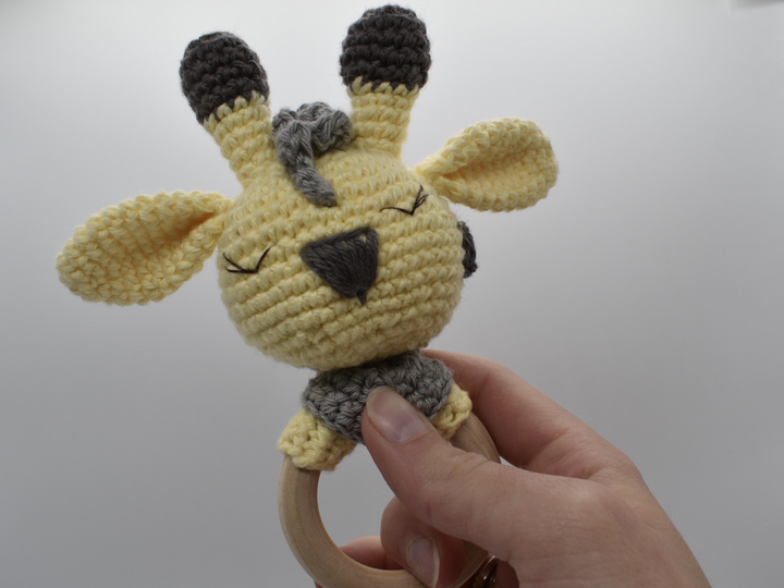 Häkelanleitung für Greifling Giraffe „Gerald“