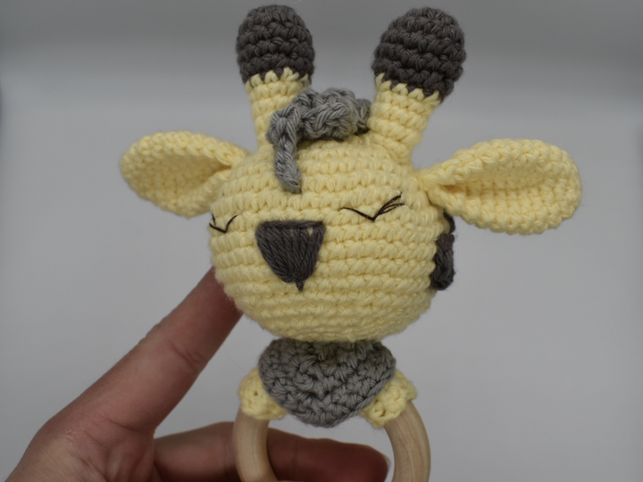 Häkelanleitung für Greifling Giraffe „Gerald“