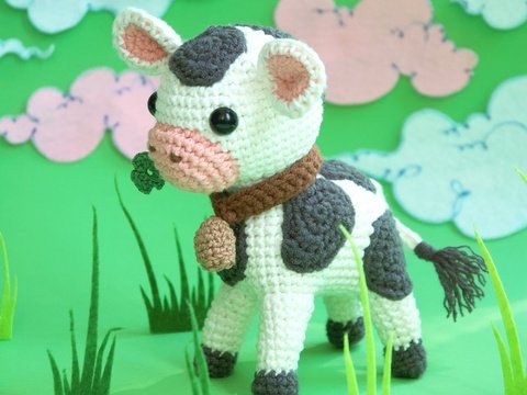 Kuhnigunde die Kuh mit dem Kleeblatt Amigurumi Häkelanleitung