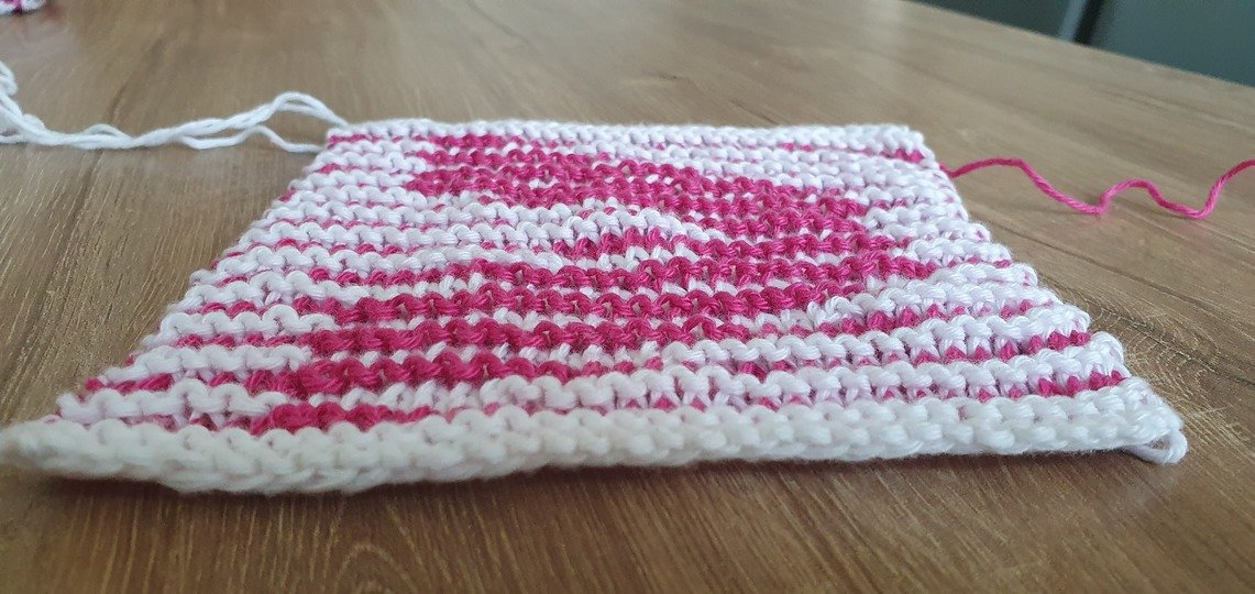 Schattenstricken, Illusionsstricken, Buchstabe "V"