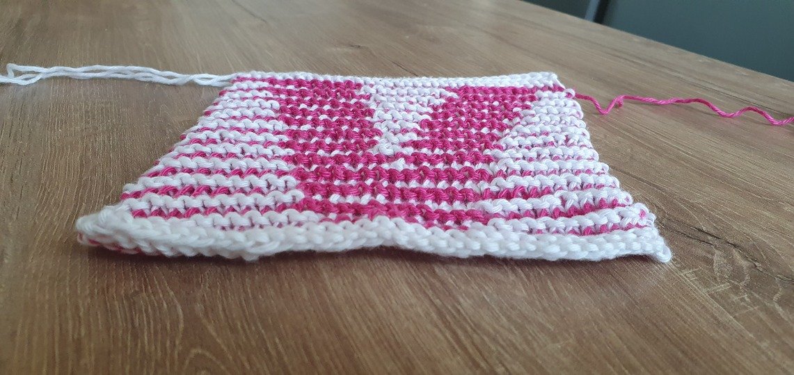 Schattenstricken, Illusionsstricken, Buchstabe "V"