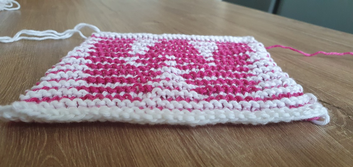 Schattenstricken, Illusionnstricken, Buchstabe "W"