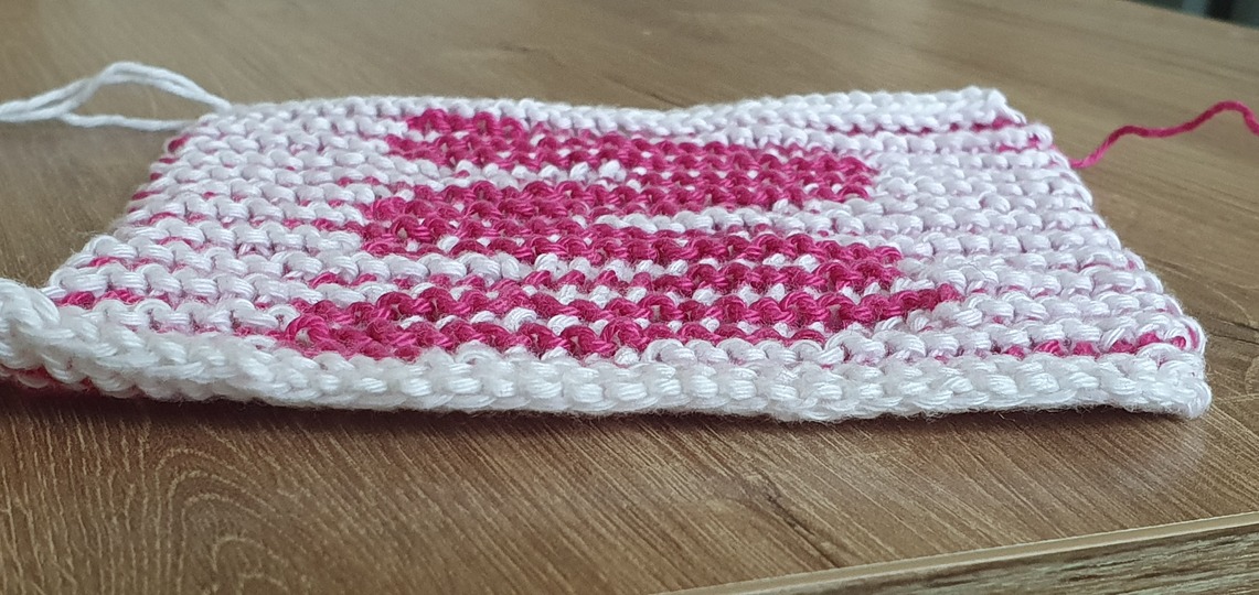 Schattenstricken, Illusionnstricken, Buchstabe "W"