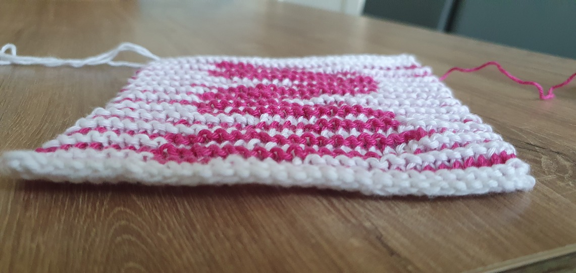 Schattenstricken, Illusionnstricken, Buchstabe "W"