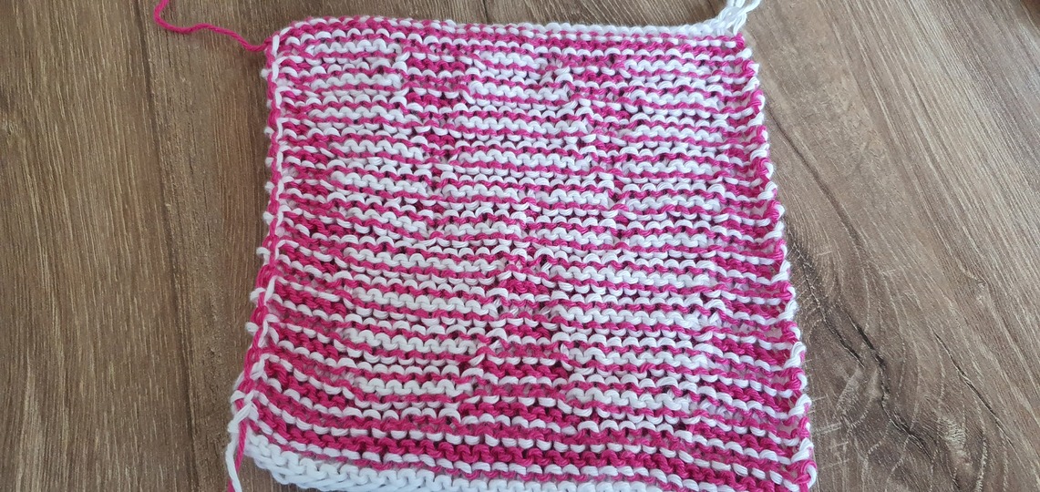 Schattenstricken, Illusionnstricken, Buchstabe "W"