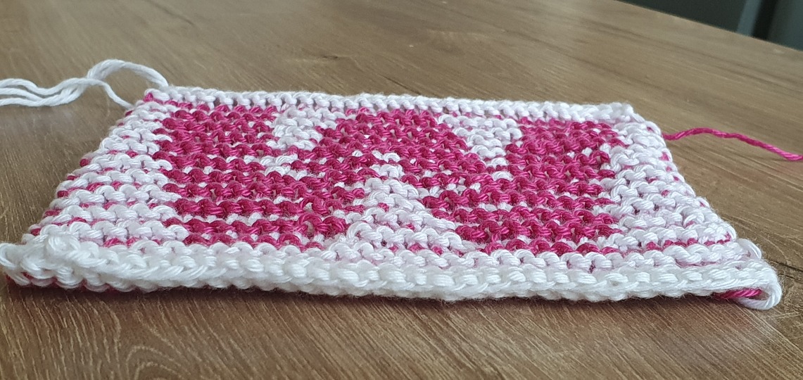 Schattenstricken, Illusionnstricken, Buchstabe "W"