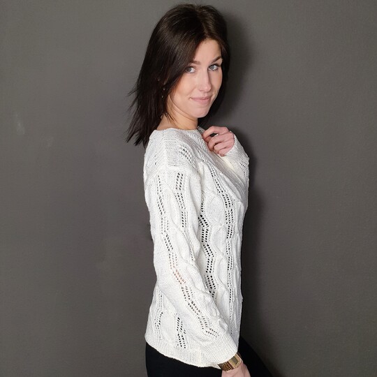 202 Strickanleitung Pullover Lochmuster Zopfmuster Angela