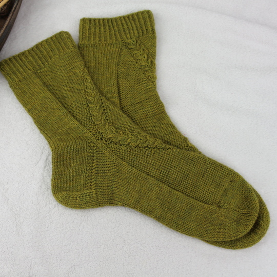 Strickanleitung Socken mit Zopfmuster und Strukturmuster - Damensocken