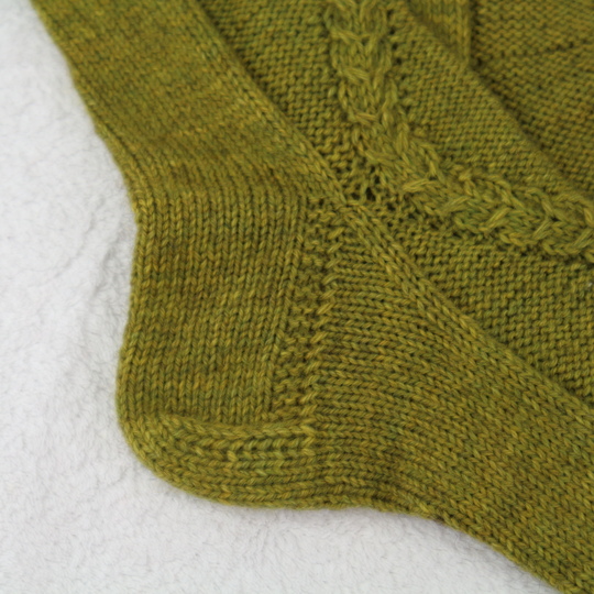 Strickanleitung Socken mit Zopfmuster und Strukturmuster - Damensocken