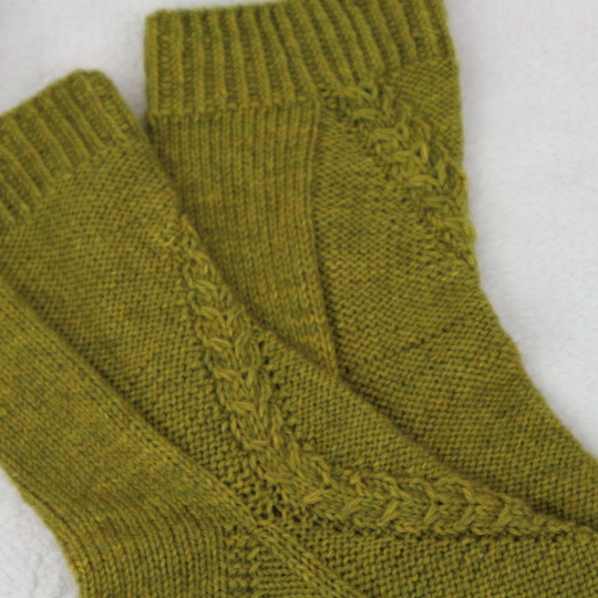 Strickanleitung Socken mit Zopfmuster und Strukturmuster - Damensocken