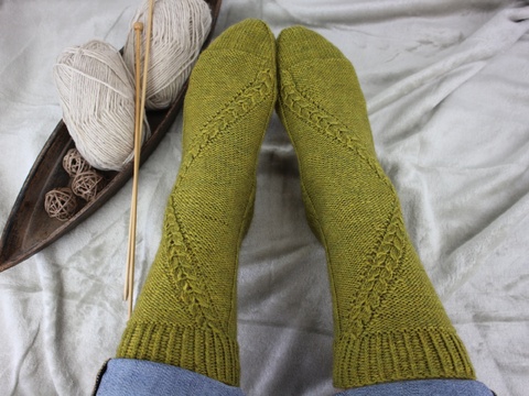Strickanleitung Socken mit Zopfmuster und Strukturmuster - Damensocken