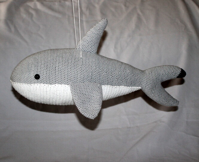 Crochet a Shark – Amigurumi Shark Heike, about 45 cm (EN & DE)