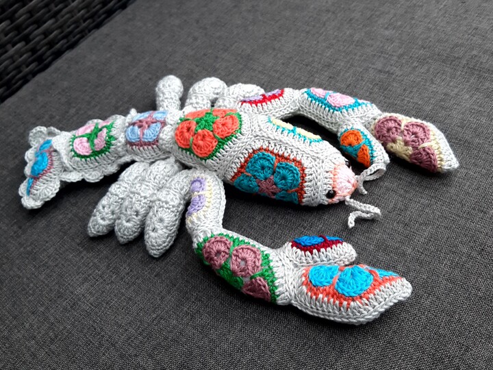Hugo The Lobster with African Flowers crochetpattern