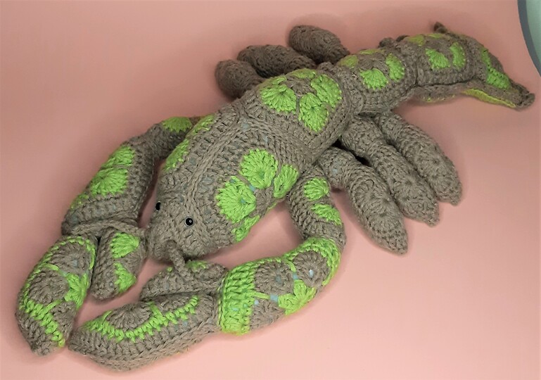 Hugo The Lobster with African Flowers crochetpattern