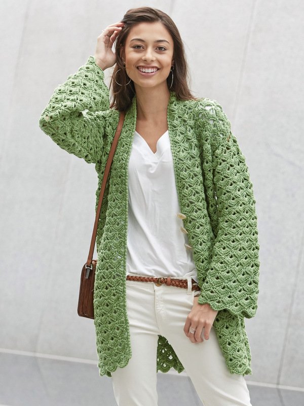 Häkelanleitung: Im Muschelmuster gehäkelte, lange Jacke mit Schalkragen