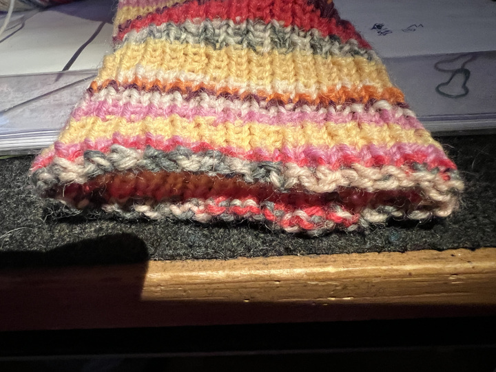 Sockenbund für besonders breite Füsse