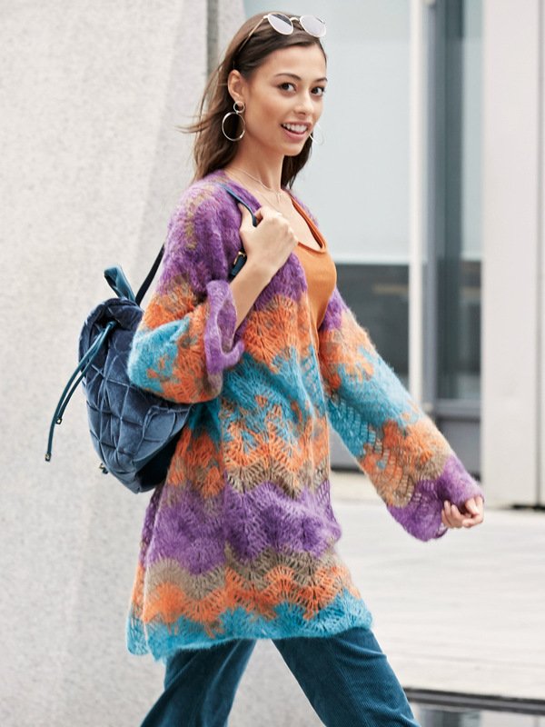 Häkelanleitung: Im Wellenmuster gehäkelte, weite Jacke mit Farbverlauf