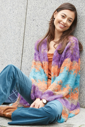 Häkelanleitung: Im Wellenmuster gehäkelte, weite Jacke mit Farbverlauf