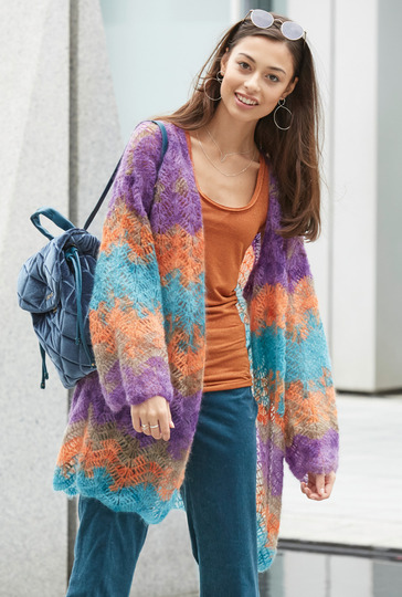 Häkelanleitung: Im Wellenmuster gehäkelte, weite Jacke mit Farbverlauf