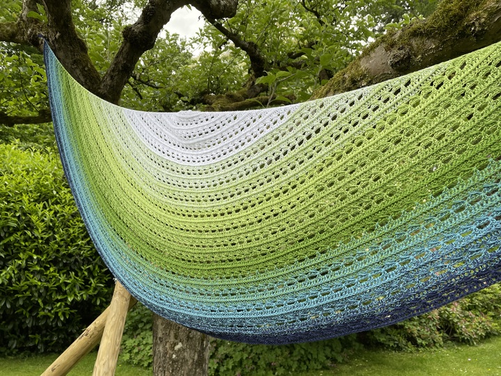 Kombihäkelanleitung "Irisa", Dreieckstuch/ Sichelmondtuch