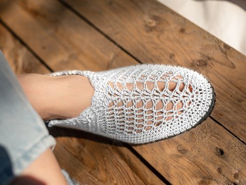 C407 Véronique - Häkelbotties mit sommerlichem Lochmuster, Häkelschuh