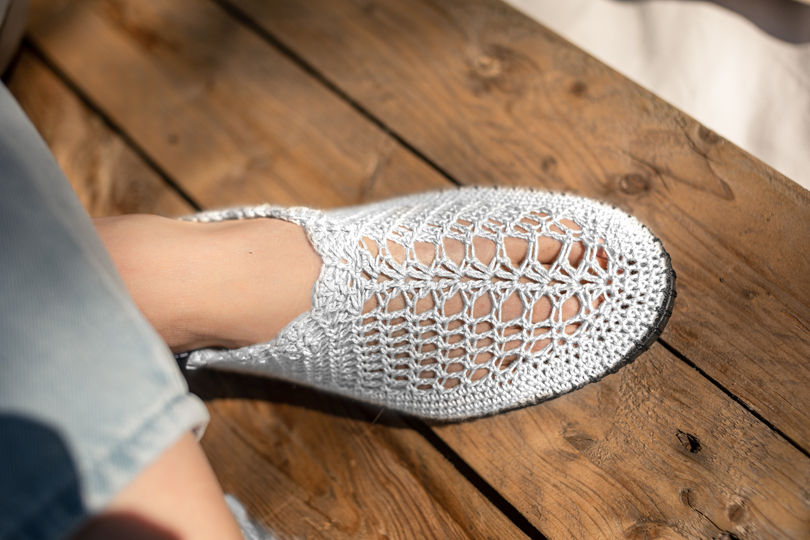 C407 Véronique - Häkelbotties mit sommerlichem Lochmuster, Häkelschuh