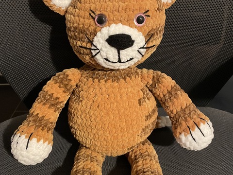 Häkelanleitung: Süßes Tigermädchen Tilly aus Chenillewolle