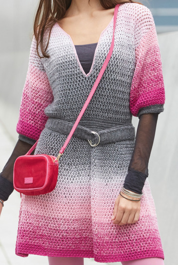 Häkelanleitung: Gehäkeltes Minikleid mit Puffärmeln und Farbverlauf